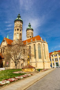 Nisan ayı başlarında, Naumburg / Saale 'den Gotha' ya, Thüringen ve Saksonya-Anhalt 'a kadar uzanan muhteşem Saale ve Ilm Vadisi bisiklet yolları boyunca bahar turu.