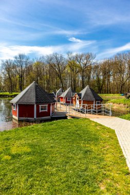 Nisan ayı başlarında, Naumburg / Saale 'den Gotha' ya, Thüringen ve Saksonya-Anhalt 'a kadar uzanan muhteşem Saale ve Ilm Vadisi bisiklet yolları boyunca bahar turu.