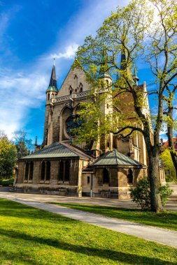 Nisan ayı başlarında, Naumburg / Saale 'den Gotha' ya, Thüringen ve Saksonya-Anhalt 'a kadar uzanan muhteşem Saale ve Ilm Vadisi bisiklet yolları boyunca bahar turu.