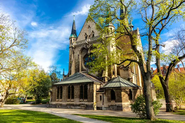 Nisan ayı başlarında, Naumburg / Saale 'den Gotha' ya, Thüringen ve Saksonya-Anhalt 'a kadar uzanan muhteşem Saale ve Ilm Vadisi bisiklet yolları boyunca bahar turu.