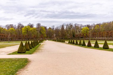 Dresden-Saksonya yakınlarındaki Moritzburg 'un güzel peri masalı şatosunda kısa bir mola.