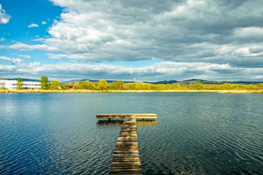 Breitungen göllerinde bahar yürüyüşü harika bir güneş ışığı altında - Thüringen - Almanya