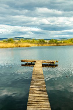 Breitungen göllerinde bahar yürüyüşü harika bir güneş ışığı altında - Thüringen - Almanya