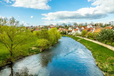 Breitungen göllerinde bahar yürüyüşü harika bir güneş ışığı altında - Thüringen - Almanya