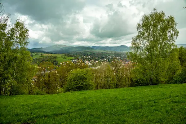 Kort Vandring Hhenweg Leden Staden Schmalkalden Med Typiskt Aprilväder Thüringen Stockbild