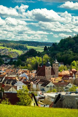 Sabahın erken saatlerinde Schmalkalden kasabasında güzel manzarası Thüringen - Almanya