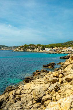 İspanya 'nın Mallorca adasının güneyindeki Sant Elm kıyı kasabasındaki D' en Grau kıyı yolunda küçük ama güzel bir yürüyüş.