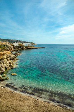 İspanya 'nın Mallorca adasının güneyindeki Sant Elm kıyı kasabasındaki D' en Grau kıyı yolunda küçük ama güzel bir yürüyüş.