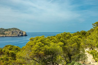 İspanya 'nın Mallorca adasının güneyindeki Sant Elm kıyı kasabasındaki D' en Grau kıyı yolunda küçük ama güzel bir yürüyüş.