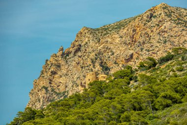 İspanya 'nın Mallorca adasının güneyindeki Sant Elm kıyı kasabasındaki D' en Grau kıyı yolunda küçük ama güzel bir yürüyüş.