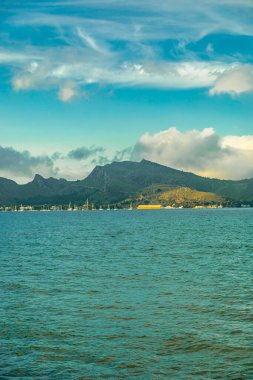 İspanya 'nın Mallorca adasındaki Pollena Körfezi' ne akşam yürüyüşü