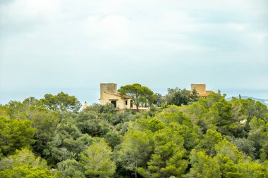 Mallorca 'nın güzel ve güneşli Balearic adasında Castell de Capdepera - İspanya