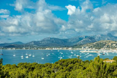 Güzel Balearic Adası Mallorca 'daki en önemli noktaya giden yolda - Kaptan de Formentor -