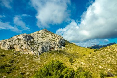 Güzel Balearic Adası Mallorca 'daki en önemli noktaya giden yolda - Kaptan de Formentor -