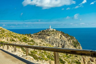 Güzel Balearic Adası Mallorca 'daki en önemli noktaya giden yolda - Kaptan de Formentor -