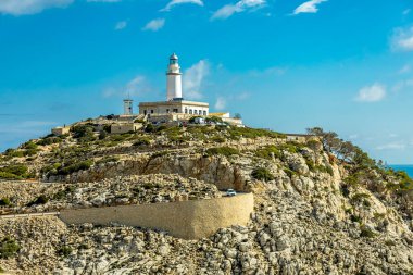 Güzel Balearic Adası Mallorca 'daki en önemli noktaya giden yolda - Kaptan de Formentor -