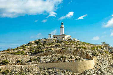 Güzel Balearic Adası Mallorca 'daki en önemli noktaya giden yolda - Kaptan de Formentor -