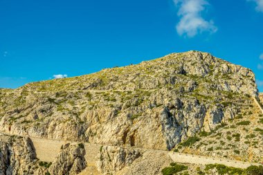 Güzel Balearic Adası Mallorca 'daki en önemli noktaya giden yolda - Kaptan de Formentor -