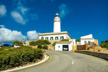 Güzel Balearic Adası Mallorca 'daki en önemli noktaya giden yolda - Kaptan de Formentor -