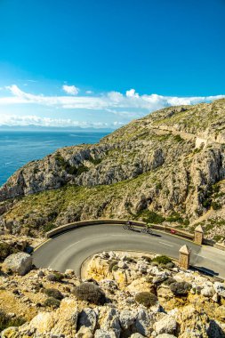 Güzel Balearic Adası Mallorca 'daki en önemli noktaya giden yolda - Kaptan de Formentor -