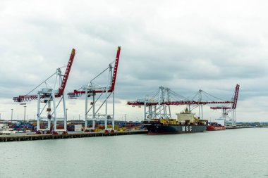 İngiliz Manş Denizi 'ni geçen feribot Dunkirk' teki Fransız sahilinden Dover-Fransa 'daki İngiliz sahiline gidiyor.