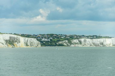 İngiliz Manş Denizi 'ni geçen feribot Dunkirk' teki Fransız sahilinden Dover-Fransa 'daki İngiliz sahiline gidiyor.