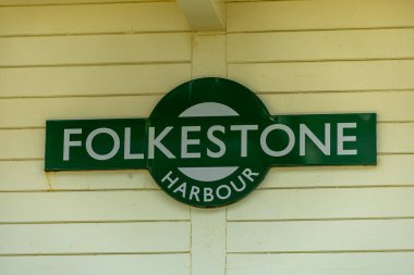 İngiltere 'ye hoş geldiniz. Güzel liman kasabası Folkestone' u gezmek için ilk gezi - Kent - İngiltere