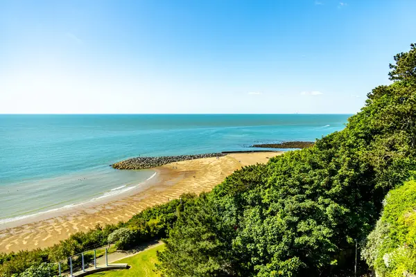 stock image Welcome to England - First sightseeing tour in the beautiful harbour town of Folkestone - Kent - United Kingdom