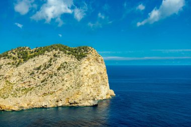 Güzel Balearic Adası Mallorca 'daki en önemli noktaya giden yolda - Kaptan de Formentor -