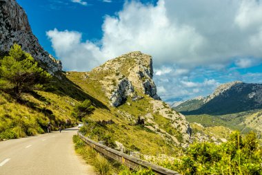 Güzel Balearic Adası Mallorca 'daki en önemli noktaya giden yolda - Kaptan de Formentor -
