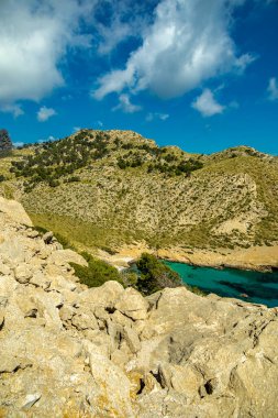 Güzel Balearic Adası Mallorca 'daki en önemli noktaya giden yolda - Kaptan de Formentor -