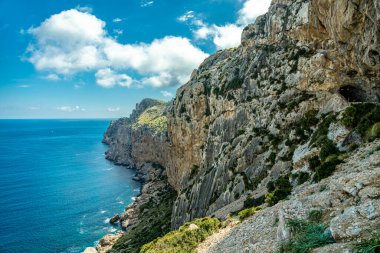 Güzel Balearic Adası Mallorca 'daki en önemli noktaya giden yolda - Kaptan de Formentor -