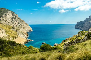 Güzel Balearic Adası Mallorca 'daki en önemli noktaya giden yolda - Kaptan de Formentor -