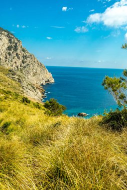 Güzel Balearic Adası Mallorca 'daki en önemli noktaya giden yolda - Kaptan de Formentor -