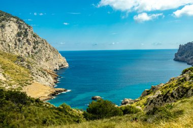 Güzel Balearic Adası Mallorca 'daki en önemli noktaya giden yolda - Kaptan de Formentor -