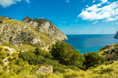 Güzel Balearic Adası Mallorca 'daki en önemli noktaya giden yolda - Kaptan de Formentor -