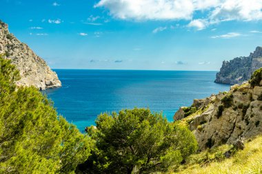 Güzel Balearic Adası Mallorca 'daki en önemli noktaya giden yolda - Kaptan de Formentor -