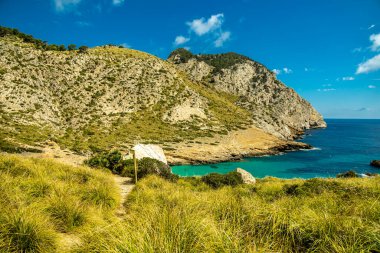 Güzel Balearic Adası Mallorca 'daki en önemli noktaya giden yolda - Kaptan de Formentor -