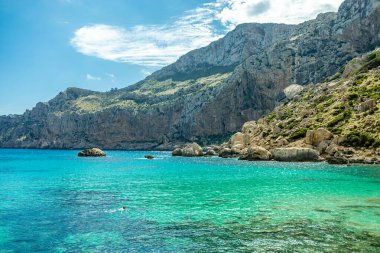 Güzel Balearic Adası Mallorca 'daki en önemli noktaya giden yolda - Kaptan de Formentor -