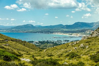 Güzel Balearic Adası Mallorca 'daki en önemli noktaya giden yolda - Kaptan de Formentor -