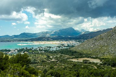 Güzel Balearic Adası Mallorca 'daki en önemli noktaya giden yolda - Kaptan de Formentor -