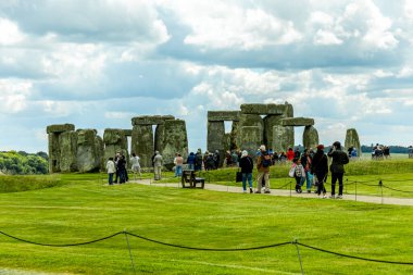 İngiliz klasiğini ziyaret edin: Salisbury - Wiltshire - İngiltere 'nin kenar mahallelerindeki Stonehedge