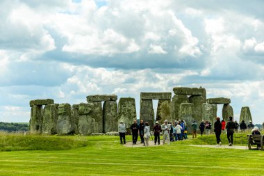 İngiliz klasiğini ziyaret edin: Salisbury - Wiltshire - İngiltere 'nin kenar mahallelerindeki Stonehedge