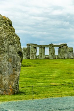 İngiliz klasiğini ziyaret edin: Salisbury - Wiltshire - İngiltere 'nin kenar mahallelerindeki Stonehedge