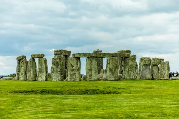 İngiliz klasiğini ziyaret edin: Salisbury - Wiltshire - İngiltere 'nin kenar mahallelerindeki Stonehedge