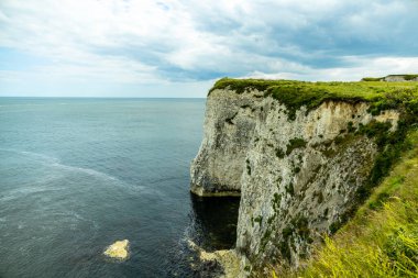 Birleşik Krallık 'ın Swanage-Dorset liman kasabasındaki Old Harry Rocks' a kısa bir yürüyüş turu.