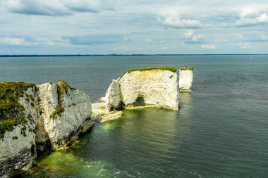 Birleşik Krallık 'ın Swanage-Dorset liman kasabasındaki Old Harry Rocks' a kısa bir yürüyüş turu.
