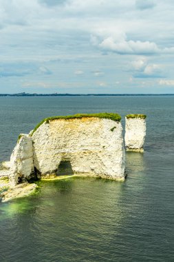 Birleşik Krallık 'ın Swanage-Dorset liman kasabasındaki Old Harry Rocks' a kısa bir yürüyüş turu.