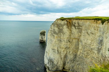Birleşik Krallık 'ın Swanage-Dorset liman kasabasındaki Old Harry Rocks' a kısa bir yürüyüş turu.