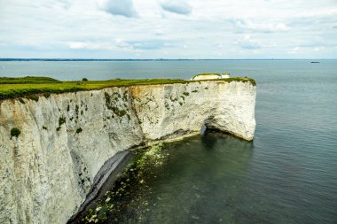 Birleşik Krallık 'ın Swanage-Dorset liman kasabasındaki Old Harry Rocks' a kısa bir yürüyüş turu.